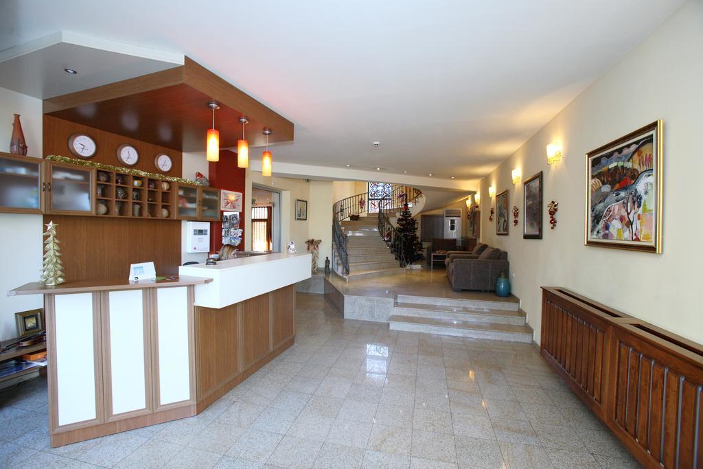 Hotel Varosha Lovetsj Eksteriør bilde