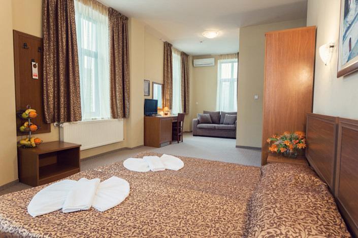 Hotel Varosha Lovetsj Eksteriør bilde