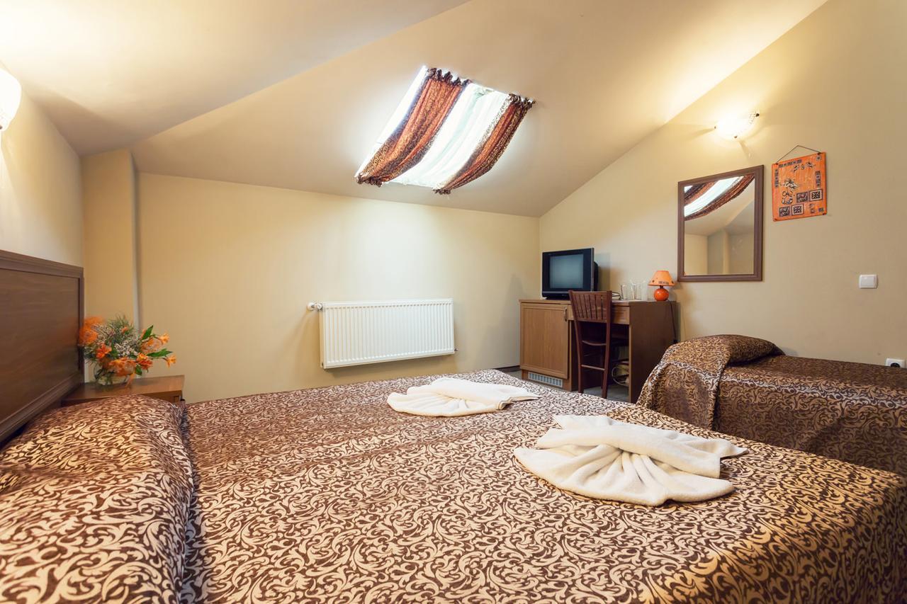 Hotel Varosha Lovetsj Eksteriør bilde