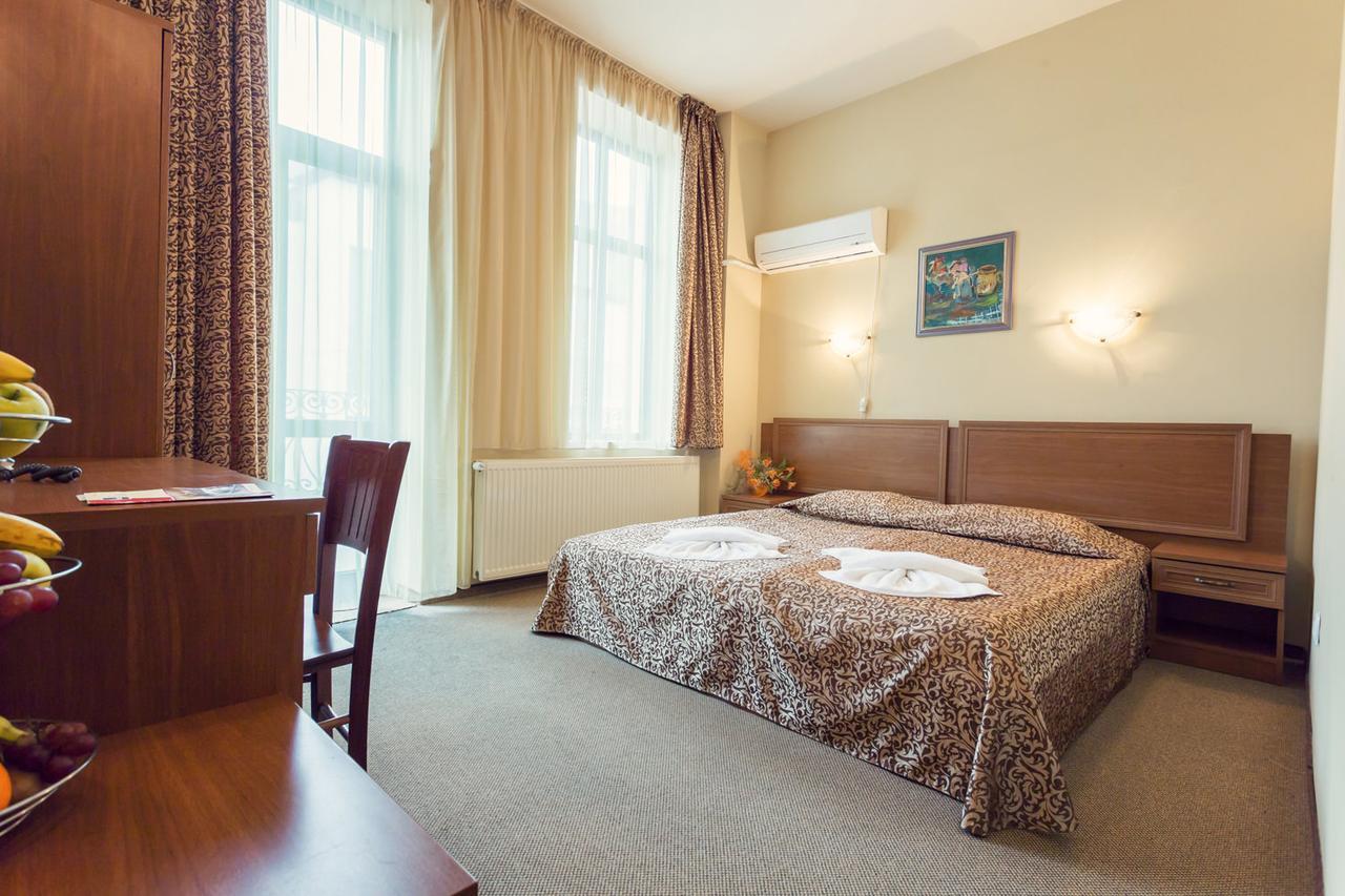 Hotel Varosha Lovetsj Eksteriør bilde