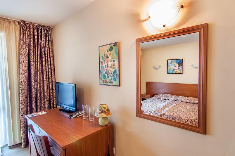Hotel Varosha Lovetsj Eksteriør bilde