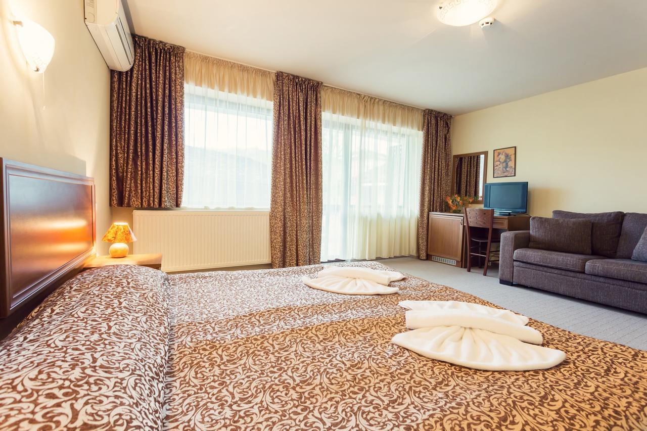 Hotel Varosha Lovetsj Eksteriør bilde